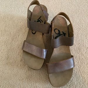 OTBT Bushnell in Pewter Wedge Sandals